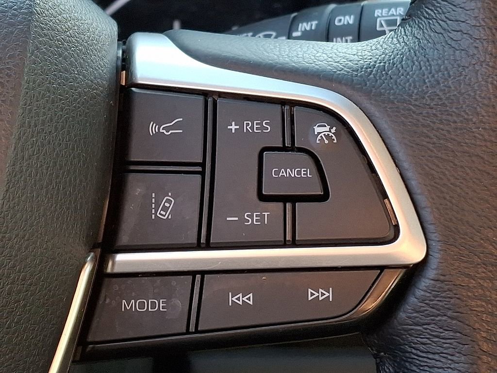 Used 2022 Toyota Sienna XLE image 17