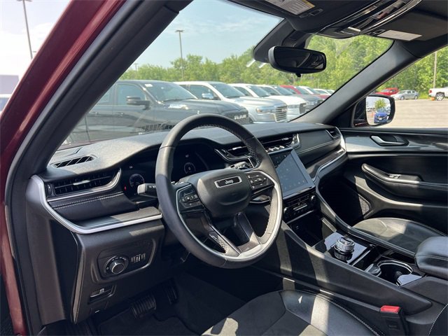 Used 2023 Jeep Grand Cherokee Altitude image 10