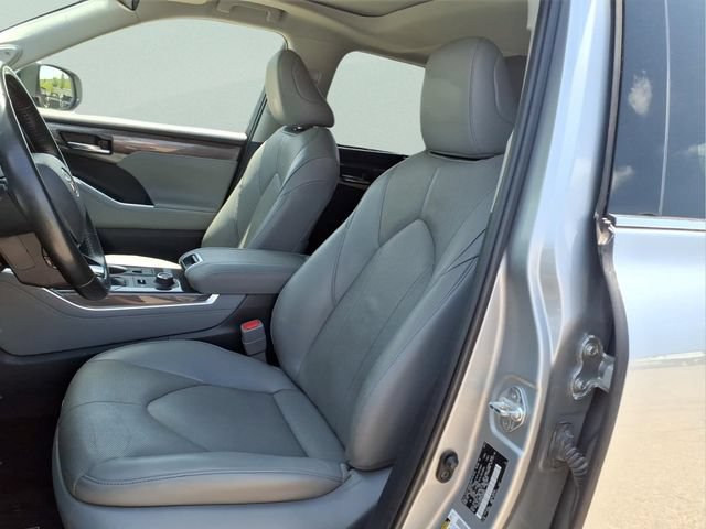 Used 2022 Toyota Highlander Limited AWD/4WD image 12