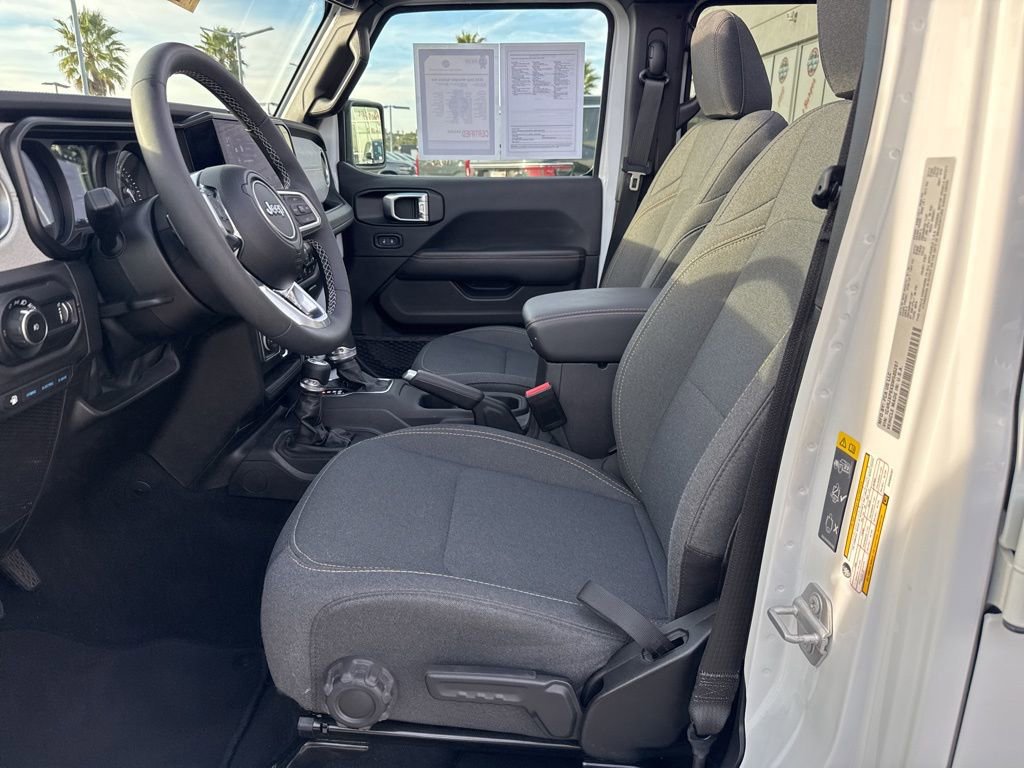 Certified 2025 Jeep Wrangler Unlimited Sahara w/ Safety Group image 15