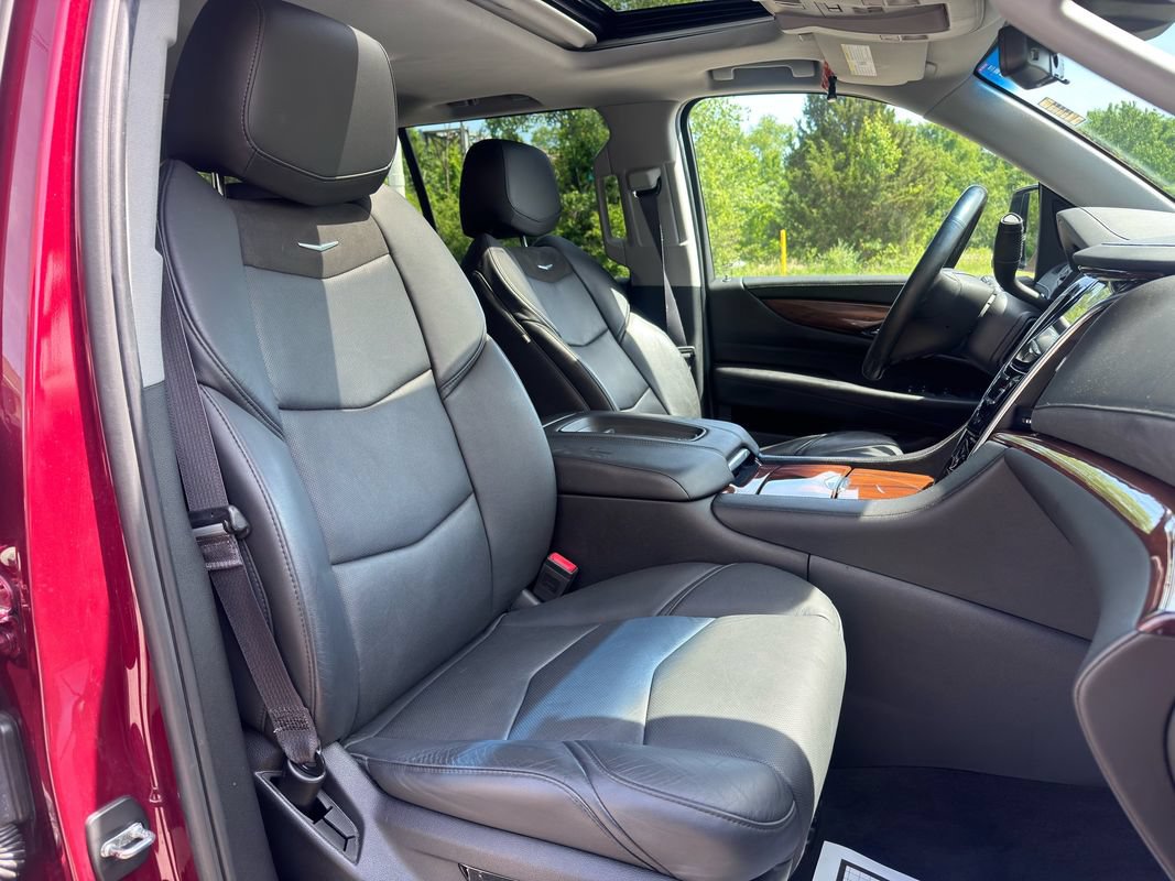 Used 2017 Cadillac Escalade ESV Luxury AWD/4WD image 33