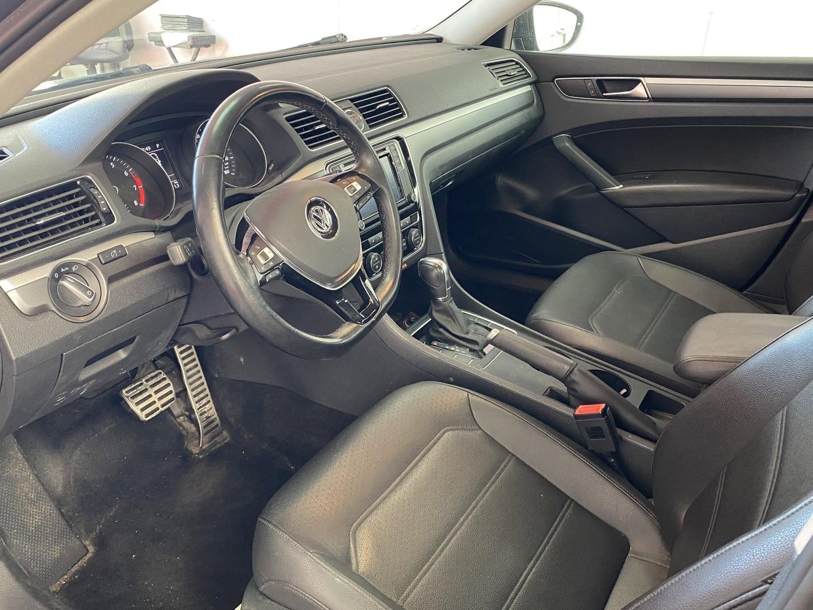 Used 2017 Volkswagen Passat 1.8T R-Line image 17