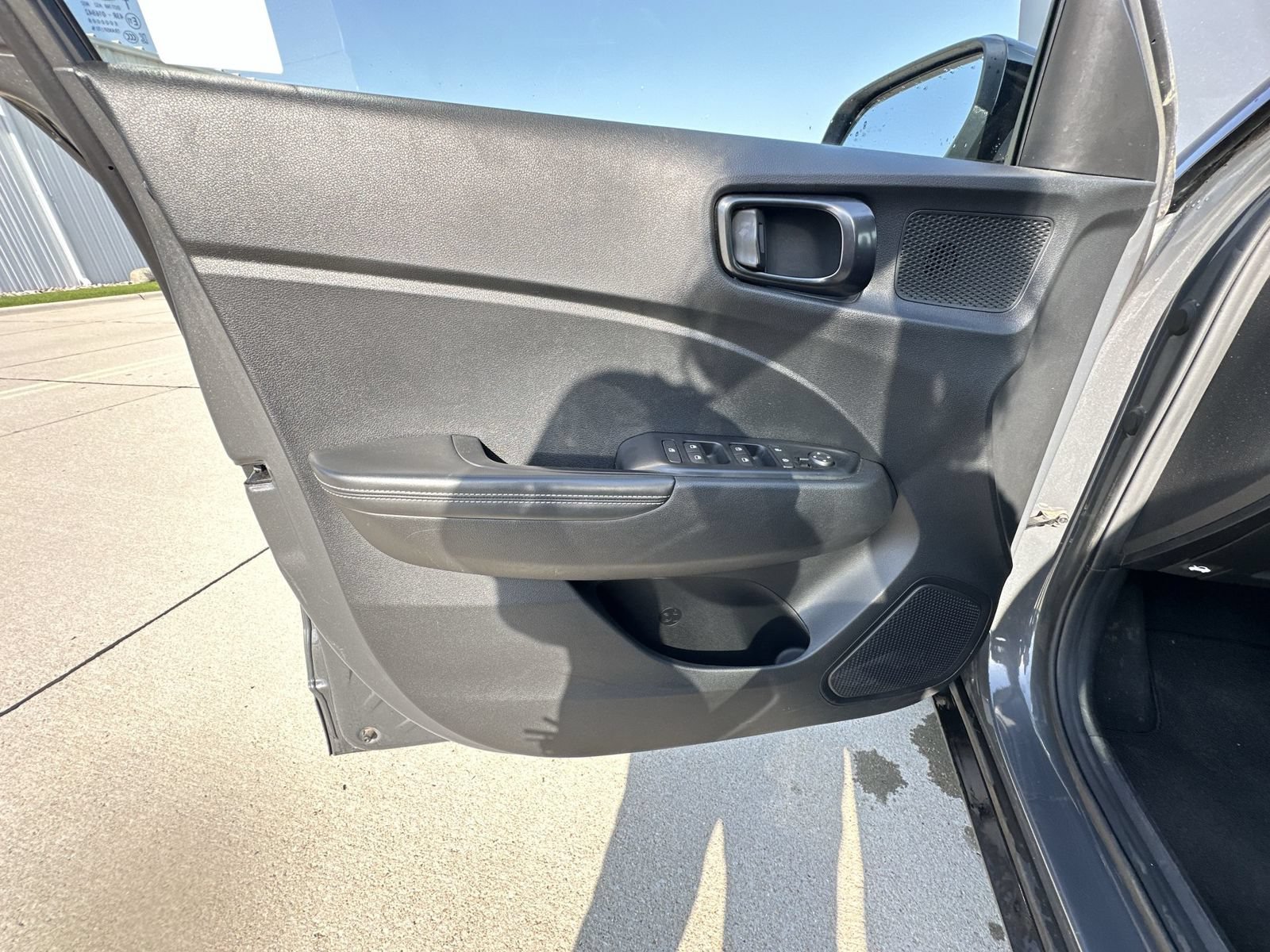 Used 2024 Hyundai Venue Limited FWD image 21