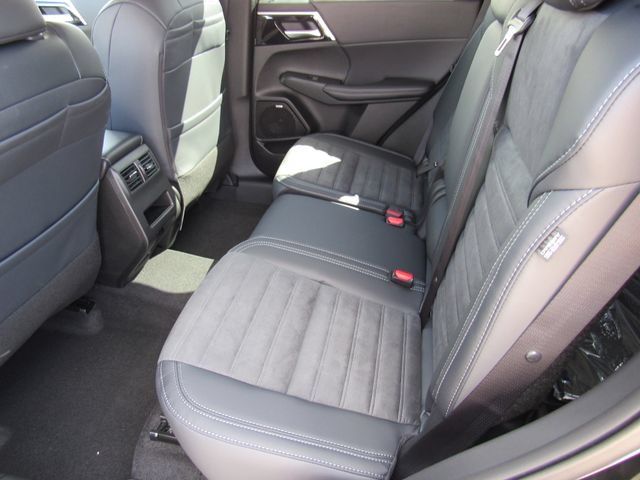 New 2026 Mitsubishi Outlander SE FWD image 16