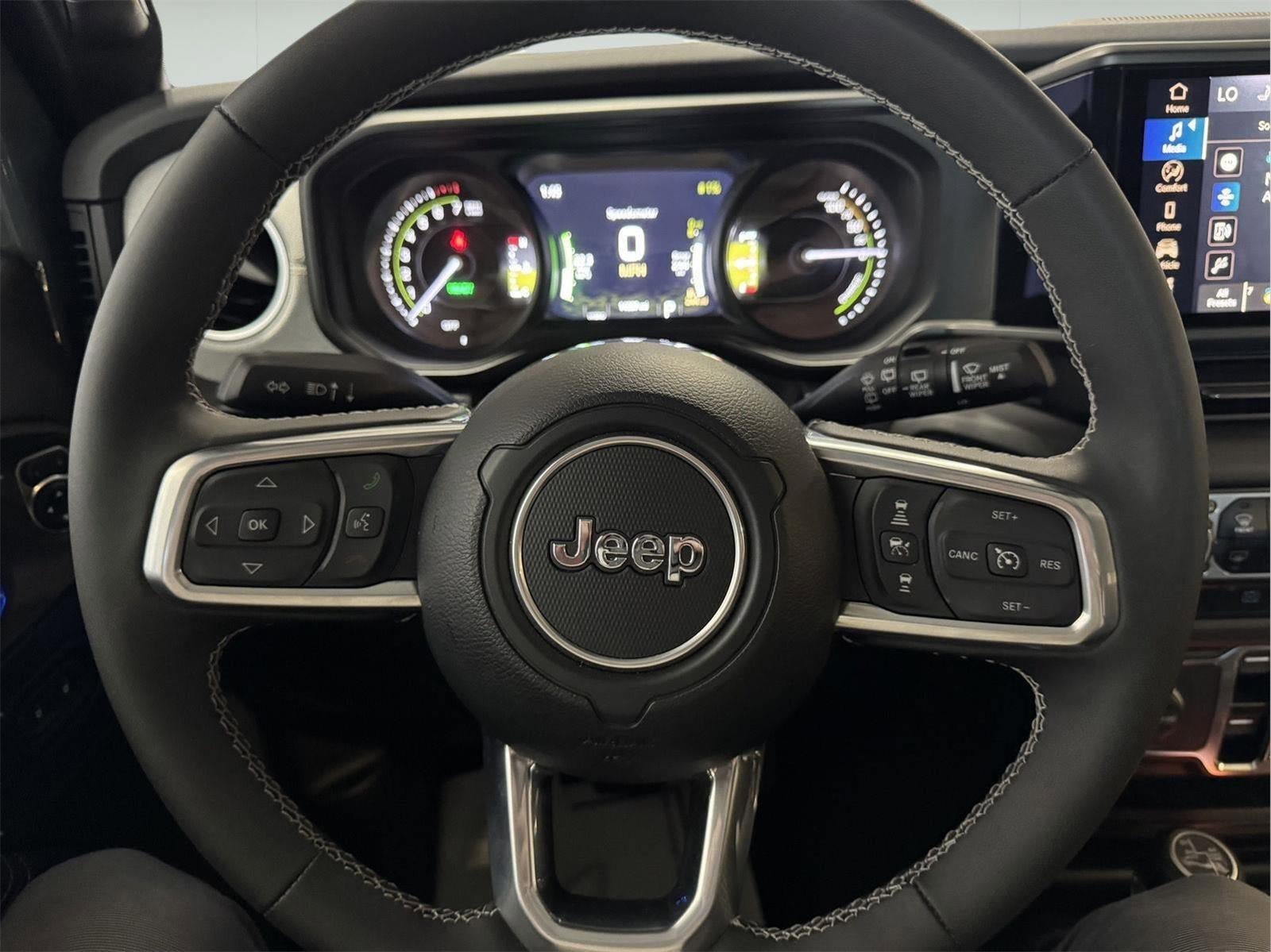 Used 2025 Jeep Wrangler Unlimited Sahara AWD/4WD image 17