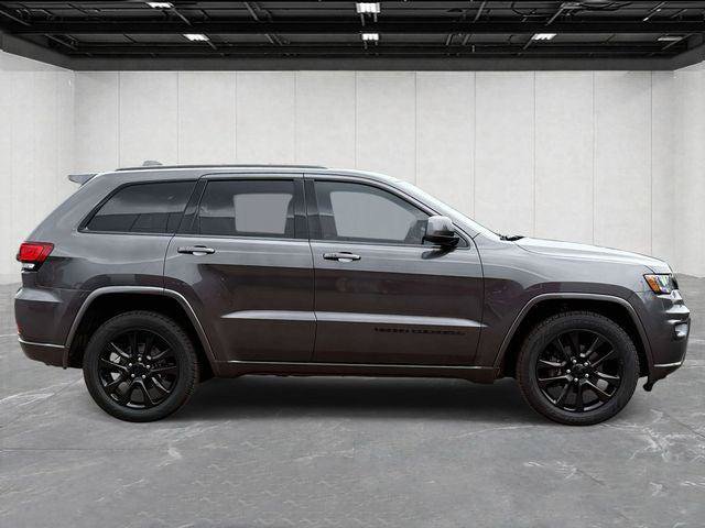 Certified 2019 Jeep Grand Cherokee Altitude AWD/4WD image 4