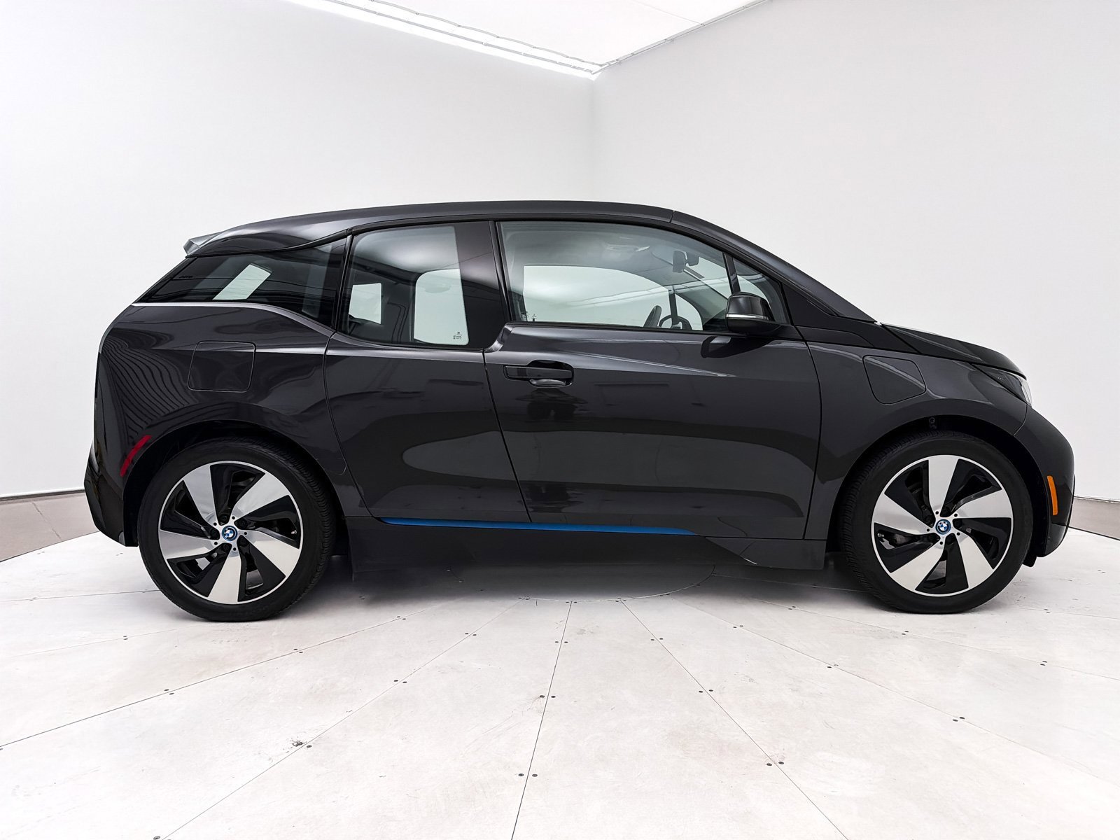 Used 2015 BMW i3 w/ Range Extender image 28