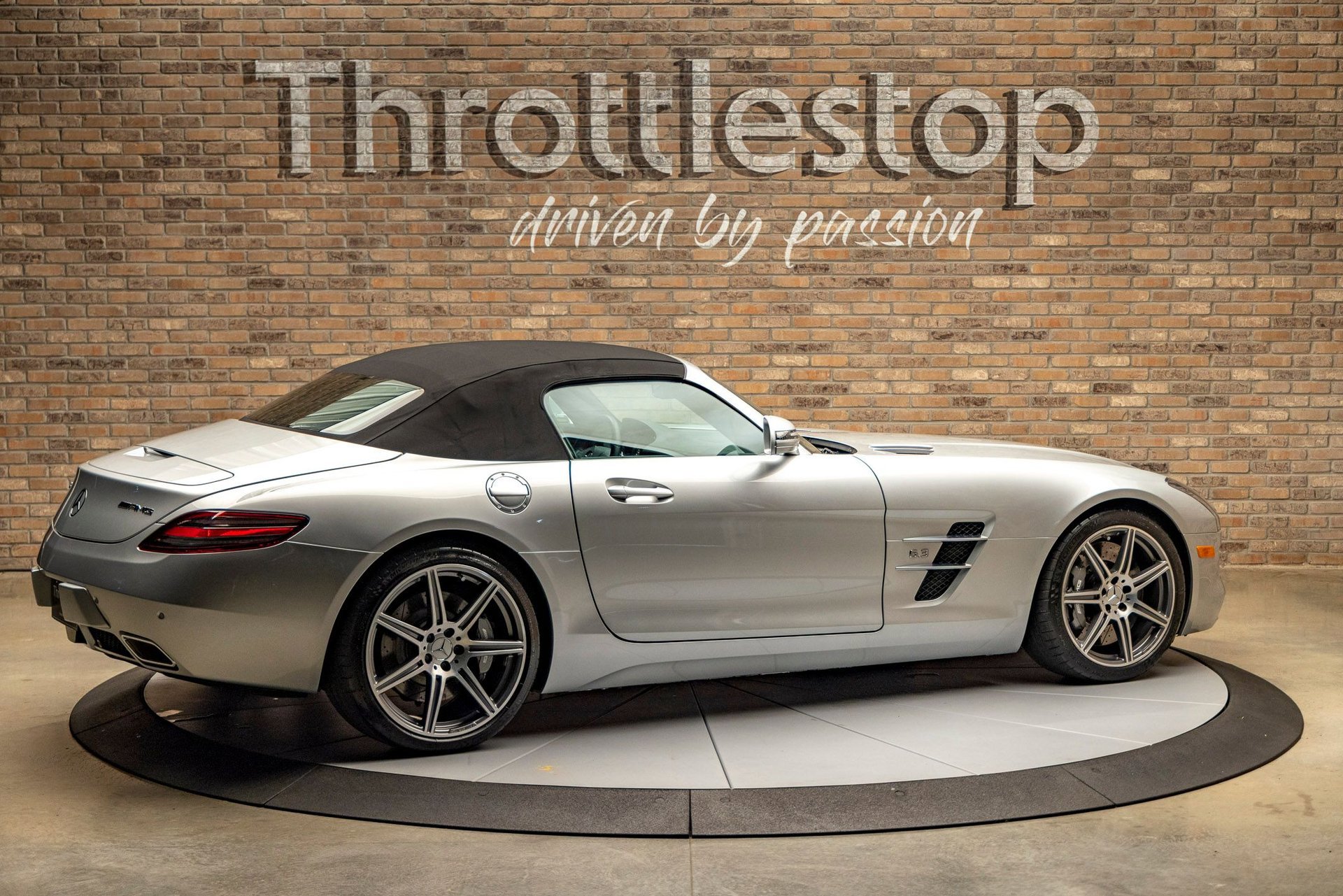 Used 2012 Mercedes-Benz SLS AMG Roadster image 8