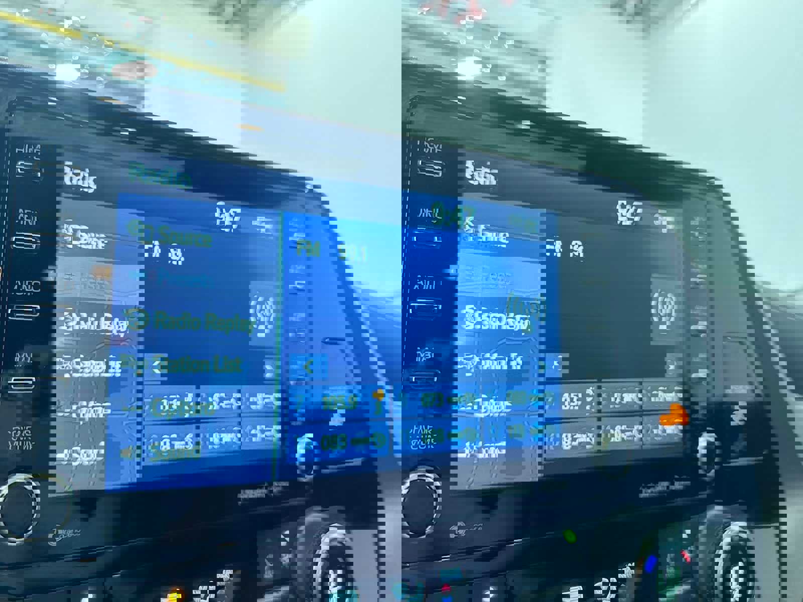 Used 2022 Toyota Highlander XLE image 25