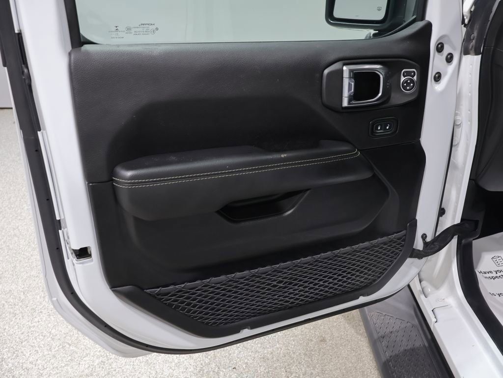 Used 2021 Jeep Gladiator Overland AWD/4WD image 14