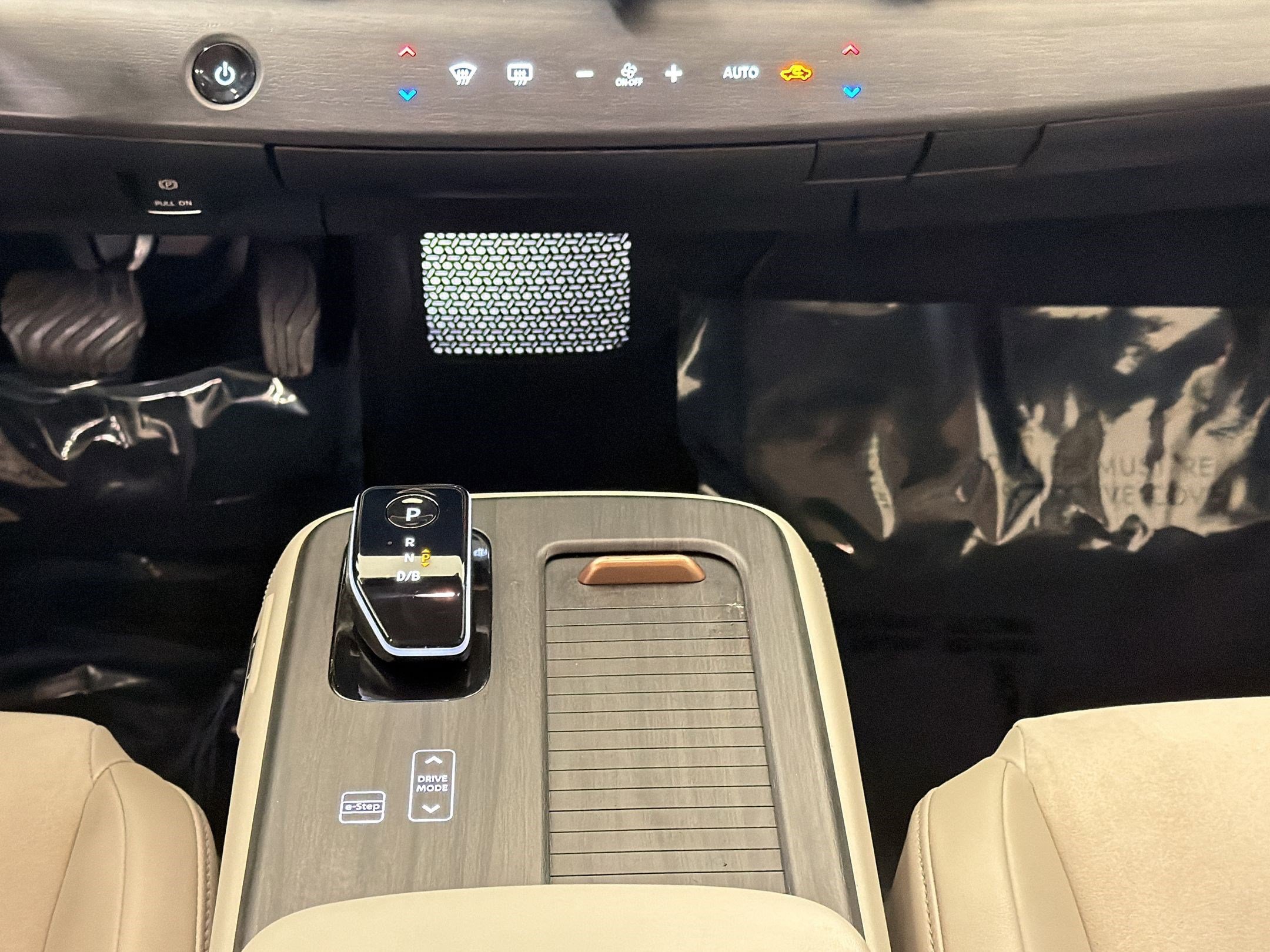 Used 2023 Nissan Ariya FWD image 25