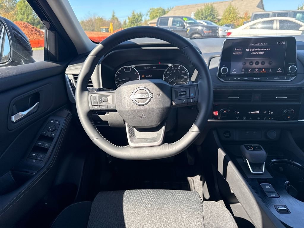 Used 2025 Nissan Rogue SV image 17