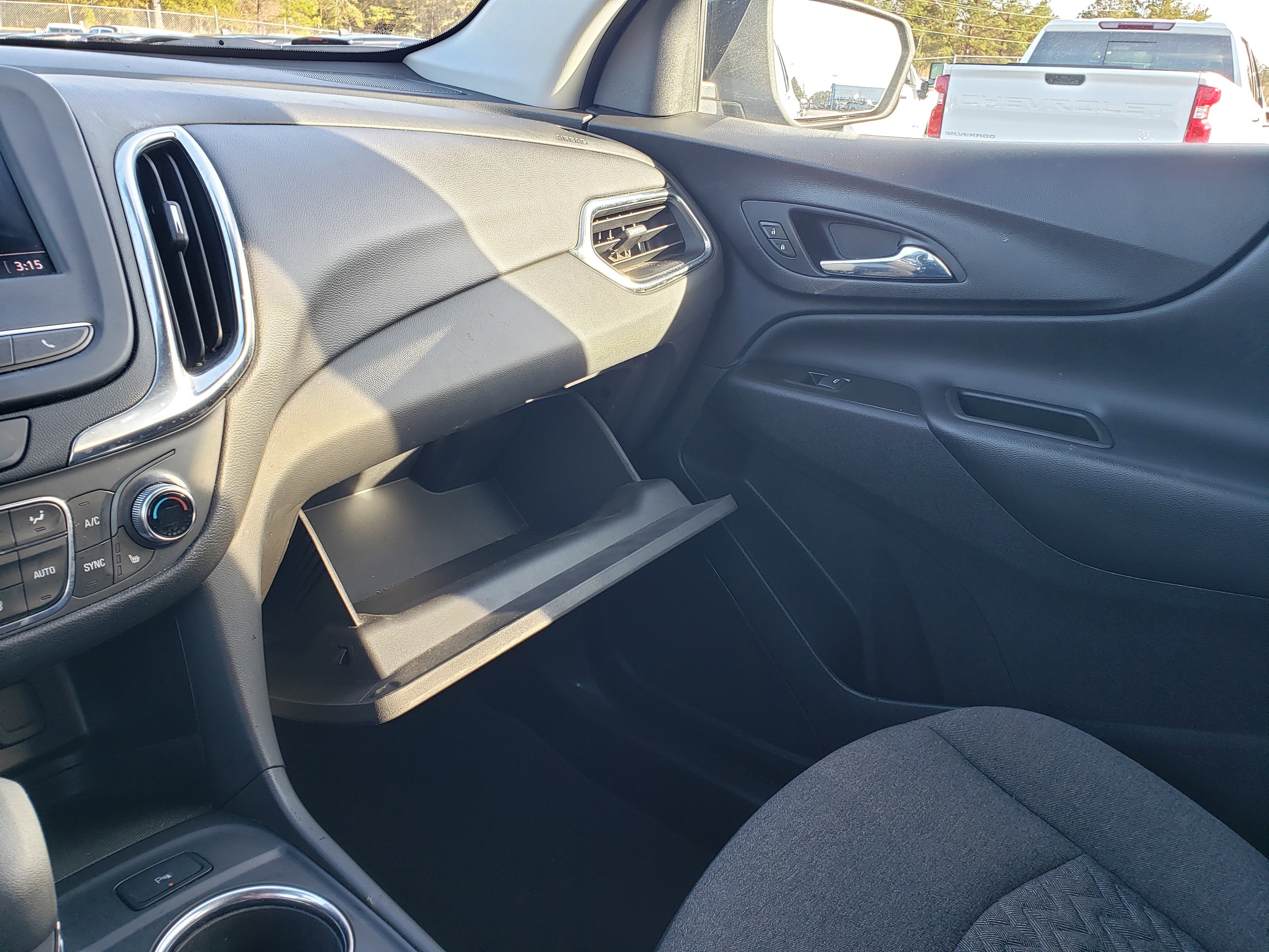 New 2022 Chevrolet Equinox LT w/ Driver Convenience Package image 23