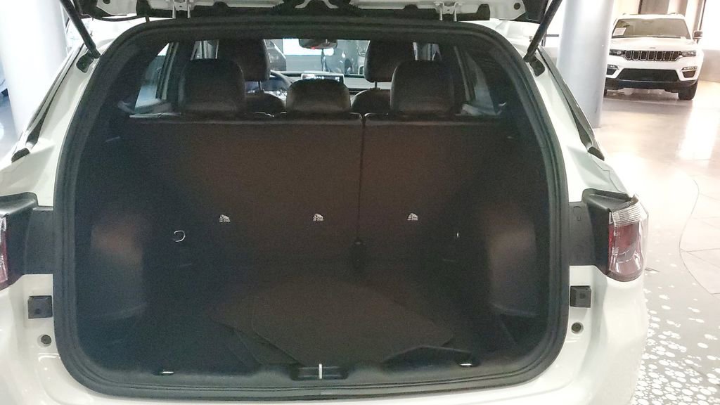 Used 2026 Jeep Compass Latitude image 9