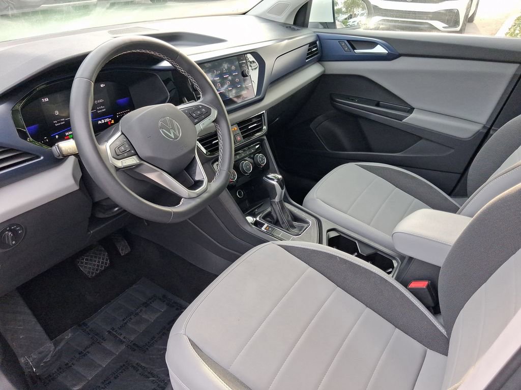 Used 2023 Volkswagen Taos SE w/ Panoramic Sunroof Package FWD image 13