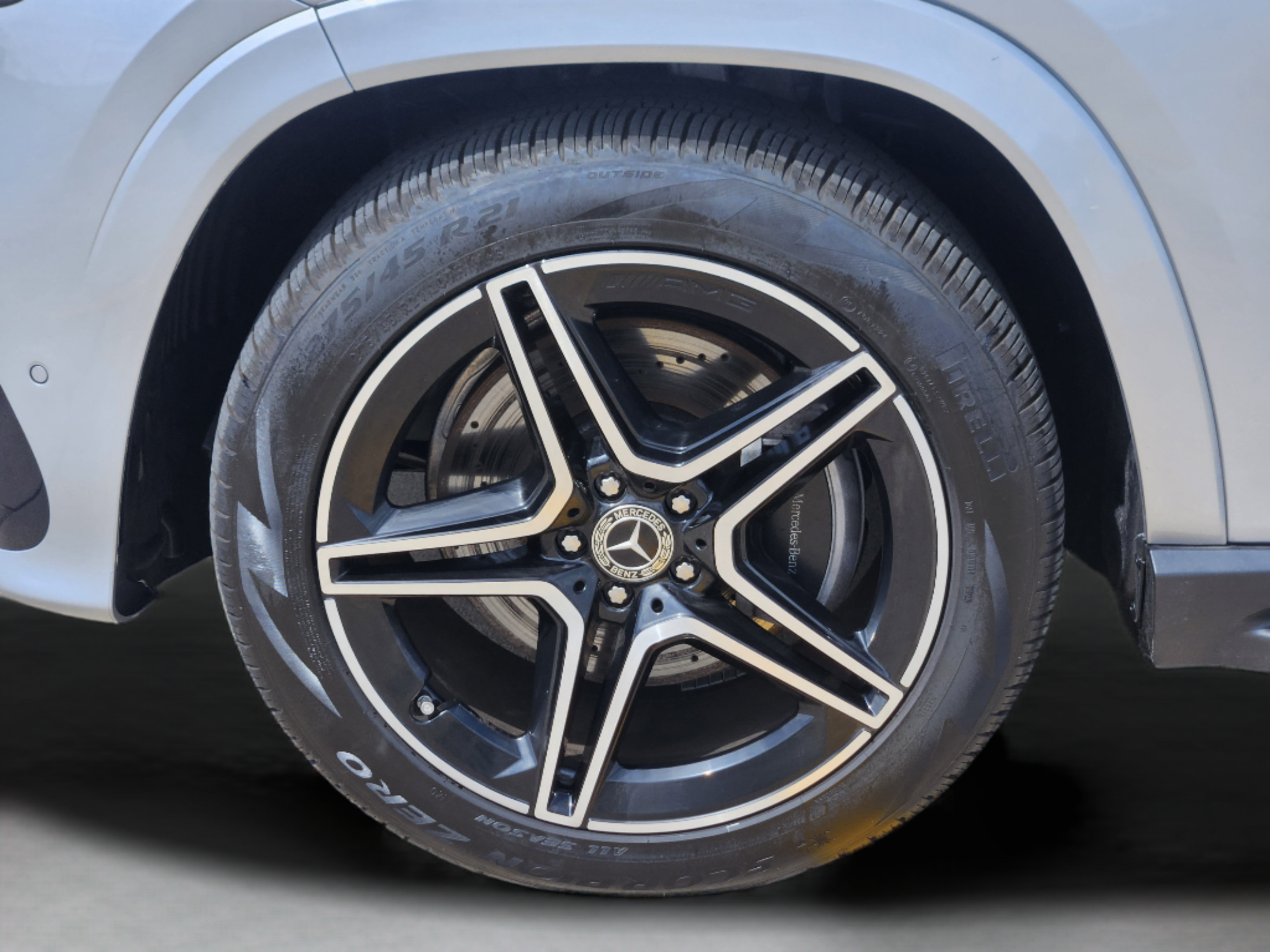 Used 2026 Mercedes-Benz GLS 450 4MATIC w/ AMG Line Exterior image 31