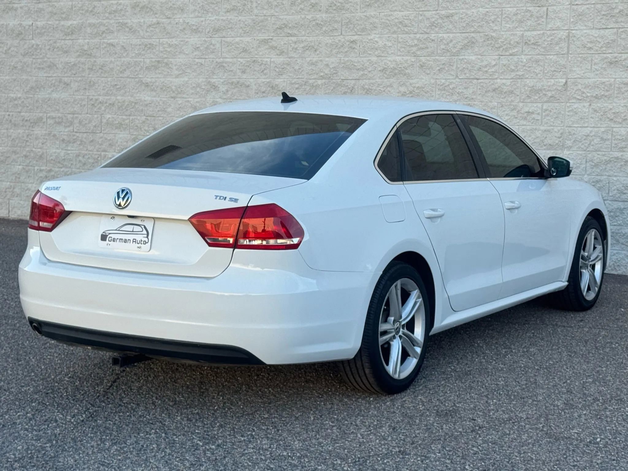 Used 2015 Volkswagen Passat TDI SE FWD image 6