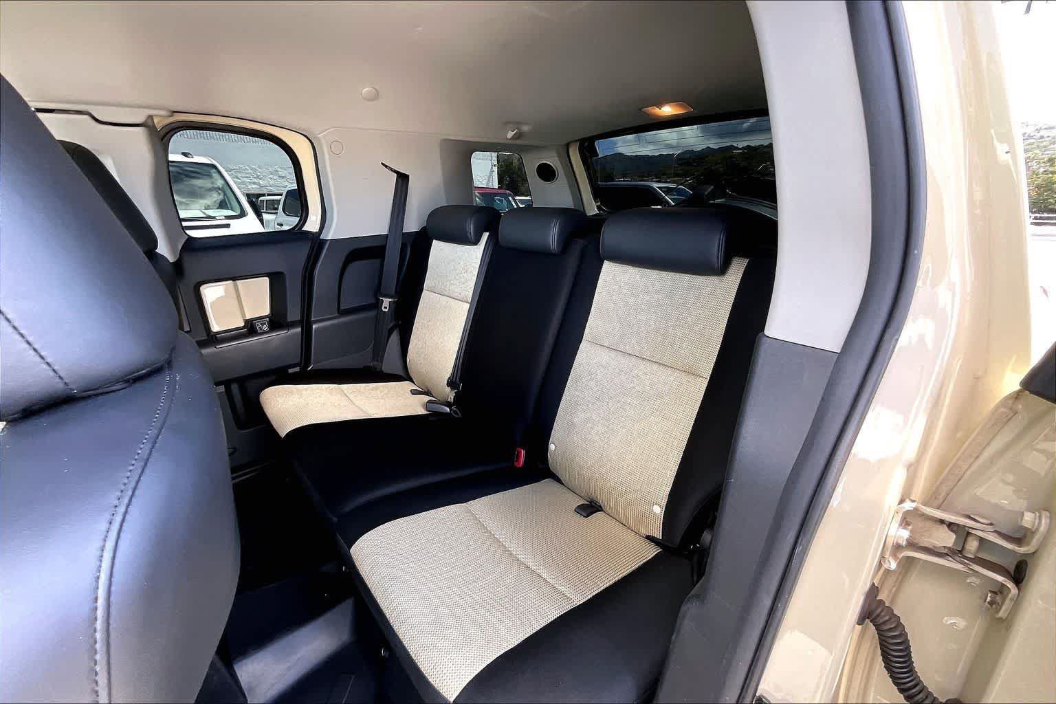 Used 2010 Toyota FJ Cruiser 4WD image 29