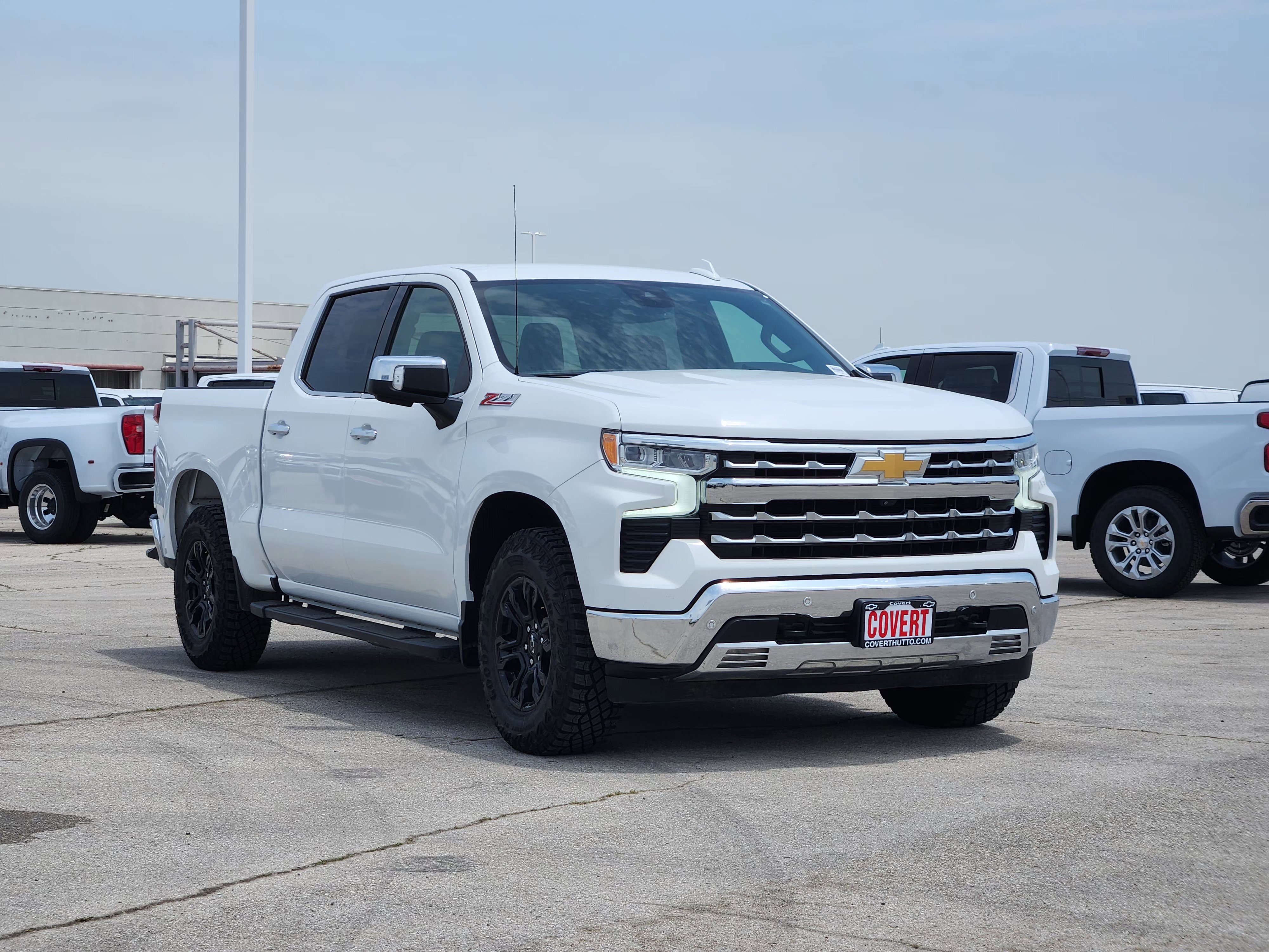 Used 2022 Chevrolet Silverado 1500 LTZ w/ Z71 Off-Road Package AWD/4WD image 3