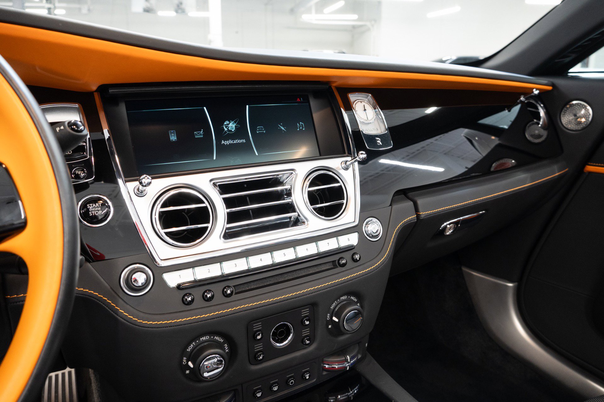 Used 2020 Rolls-Royce Dawn image 20