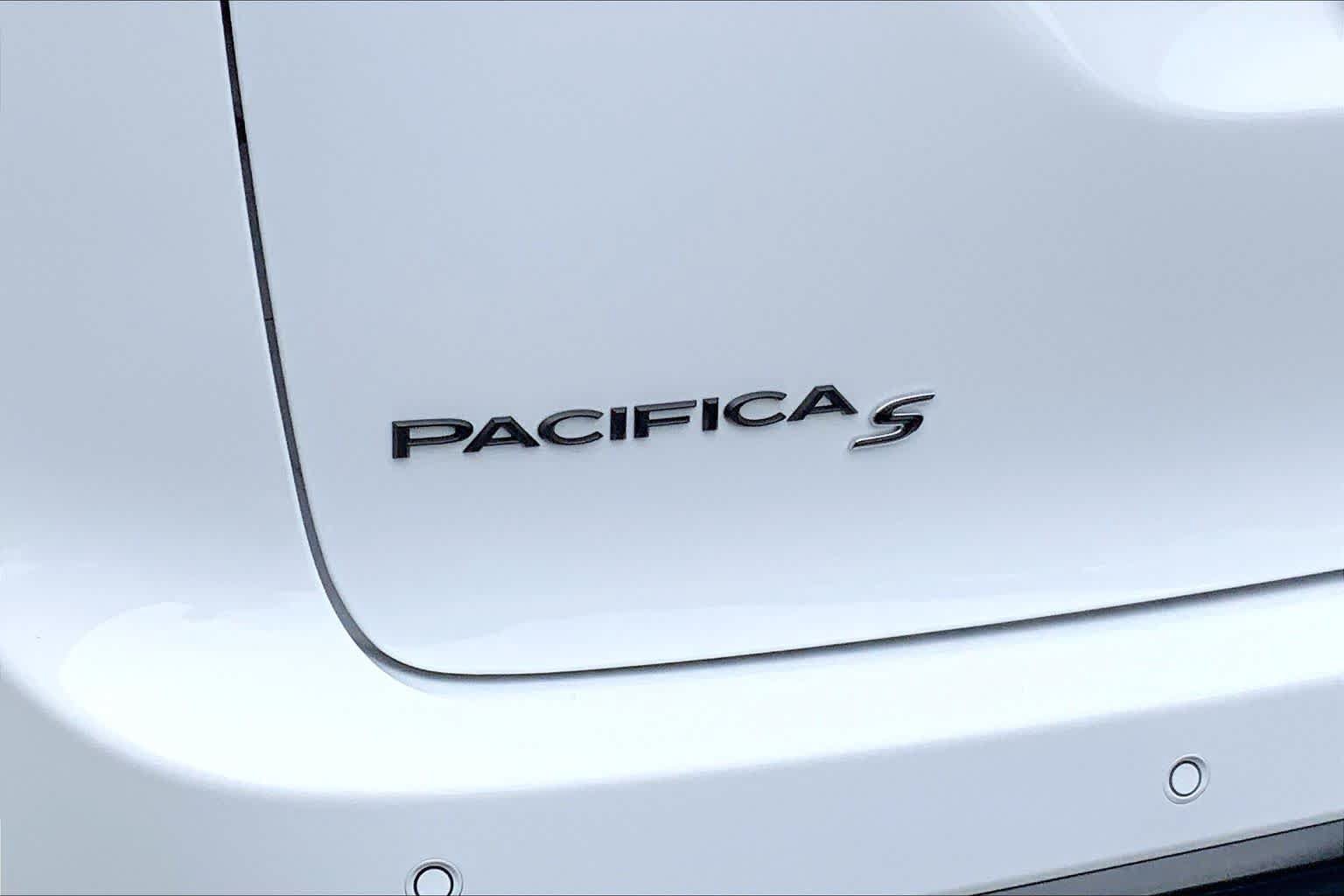 New 2027 Chrysler Pacifica Limited FWD image 14