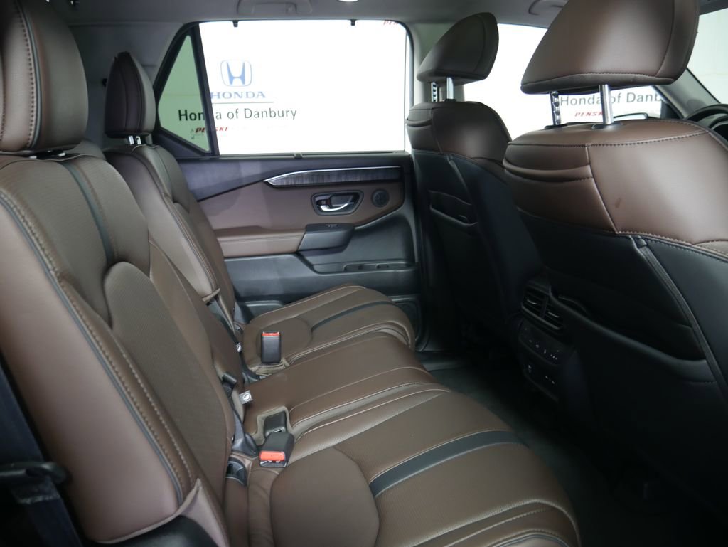 Used 2025 Honda Pilot Elite image 8