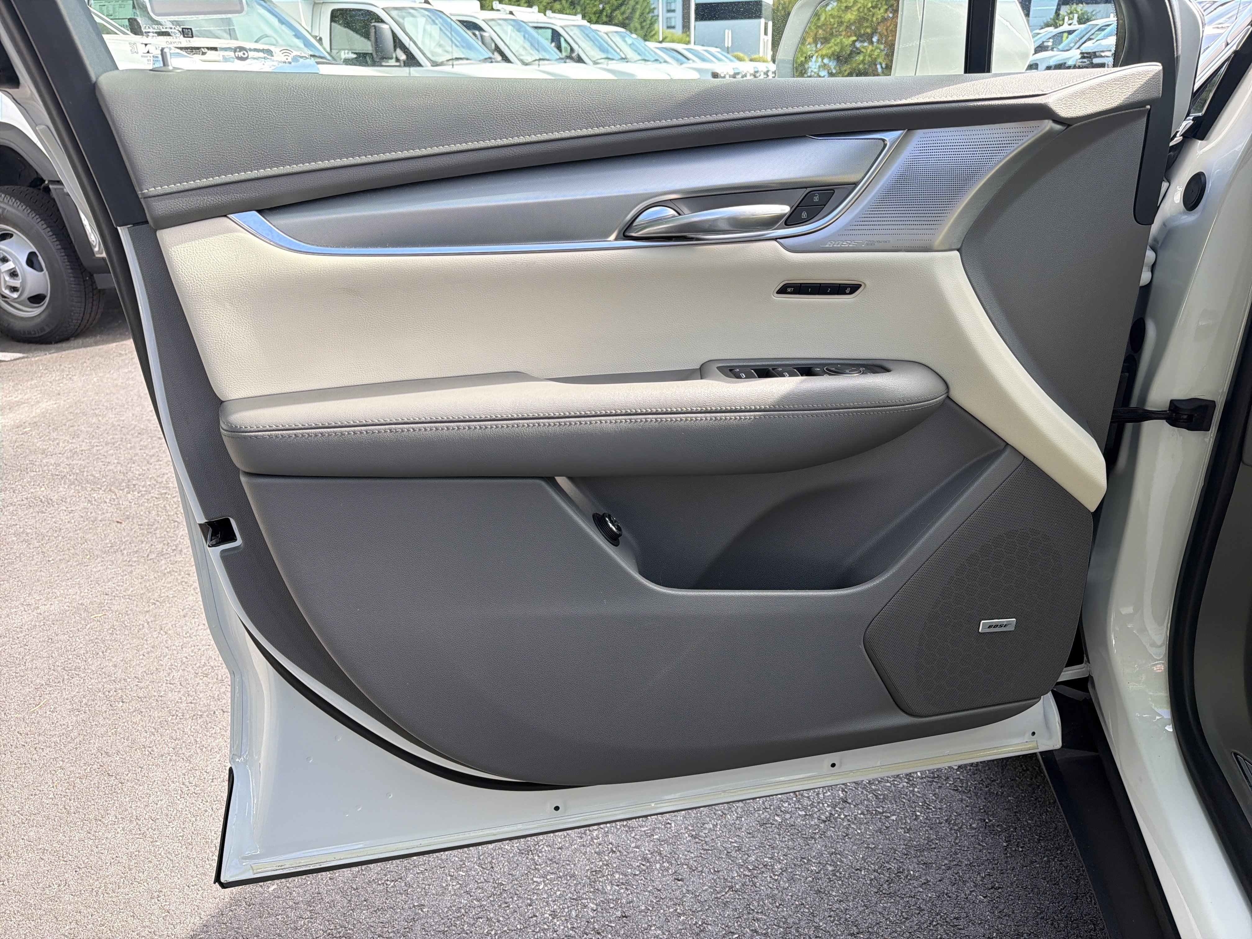 Used 2020 Cadillac XT5 Premium Luxury w/ LPO, Premium Carpet Package FWD image 14