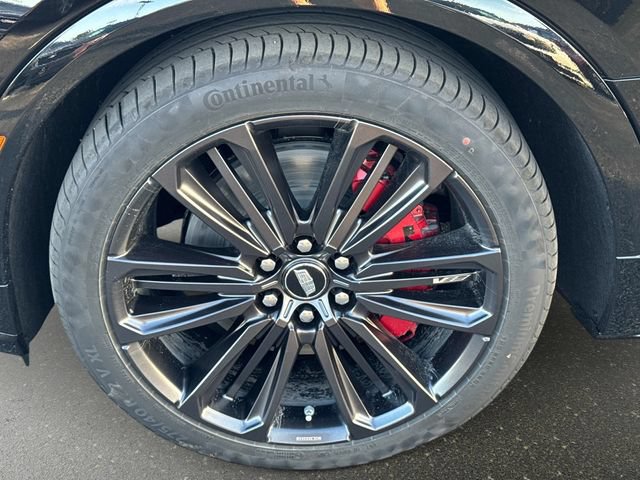 New 2026 Cadillac Lyriq V w/ LPO, Onyx Lite Package AWD/4WD image 9