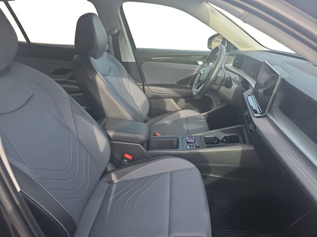 Used 2025 Volkswagen Tiguan SE image 22