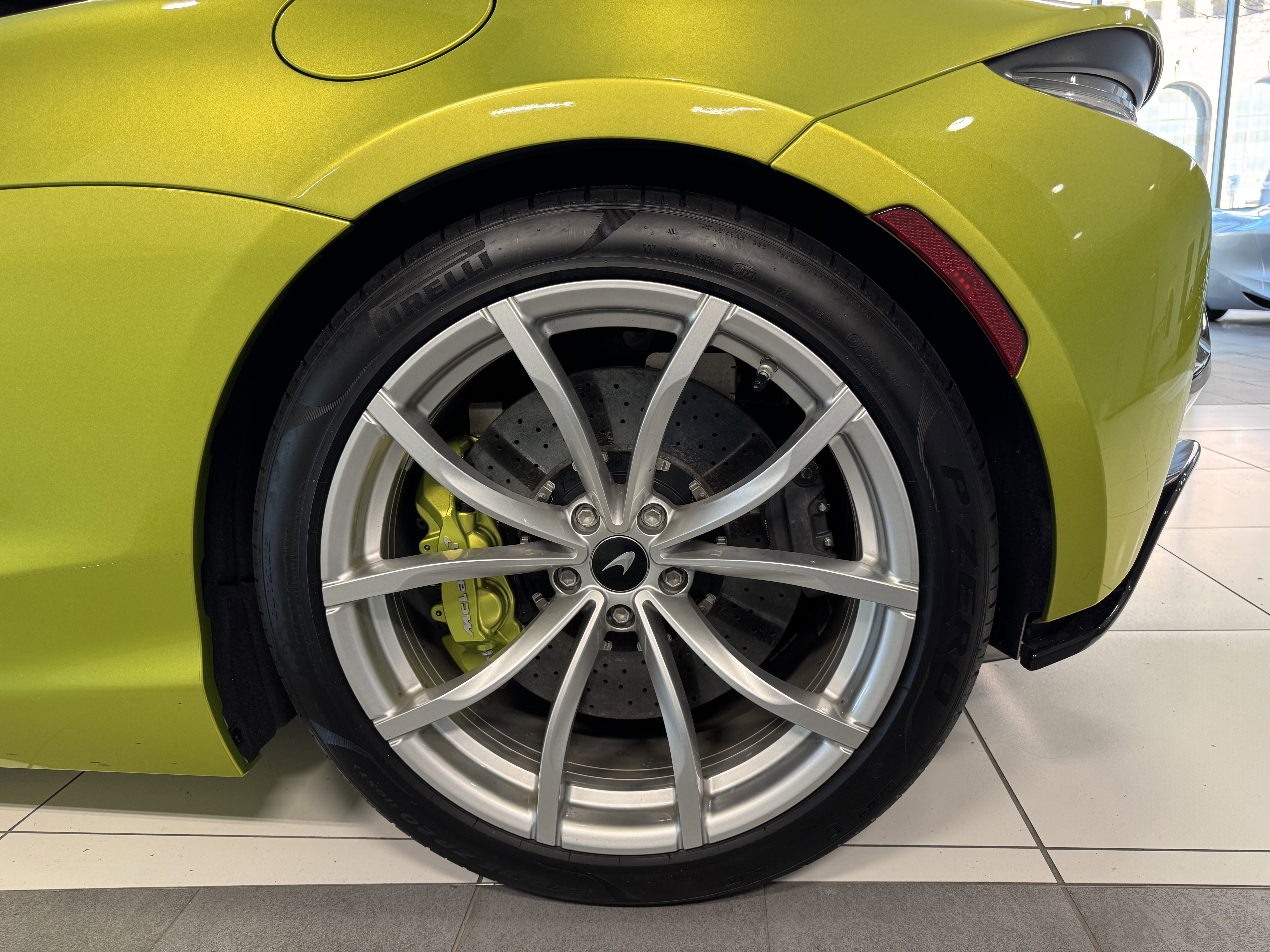 Used 2024 McLaren Artura image 21