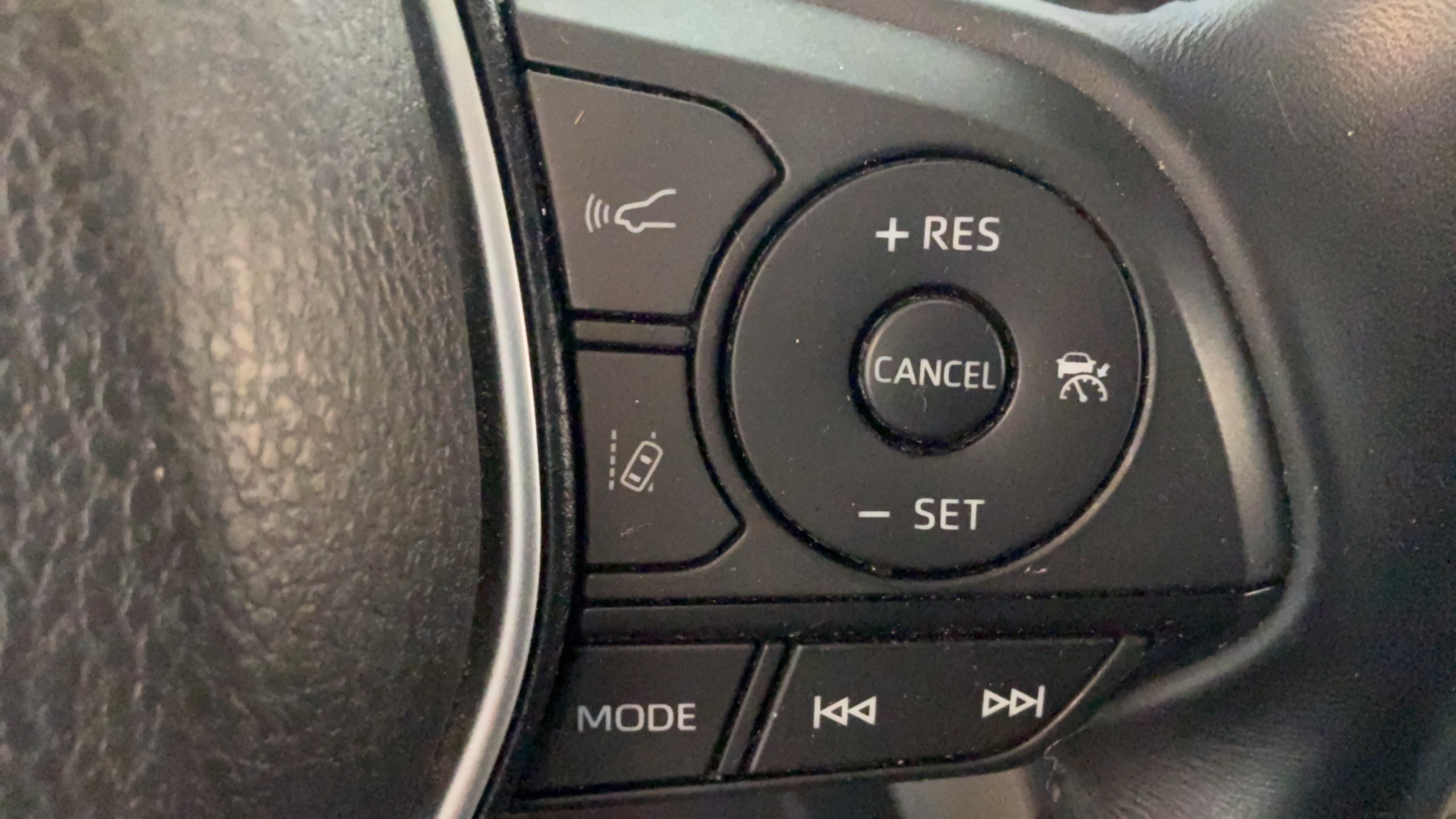 Used 2021 Toyota Venza LE AWD/4WD image 18