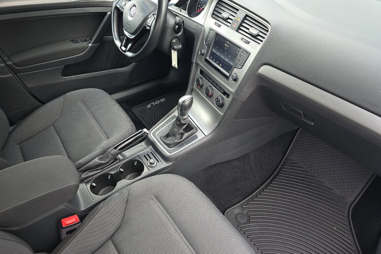 Used 2017 Volkswagen Golf S image 17