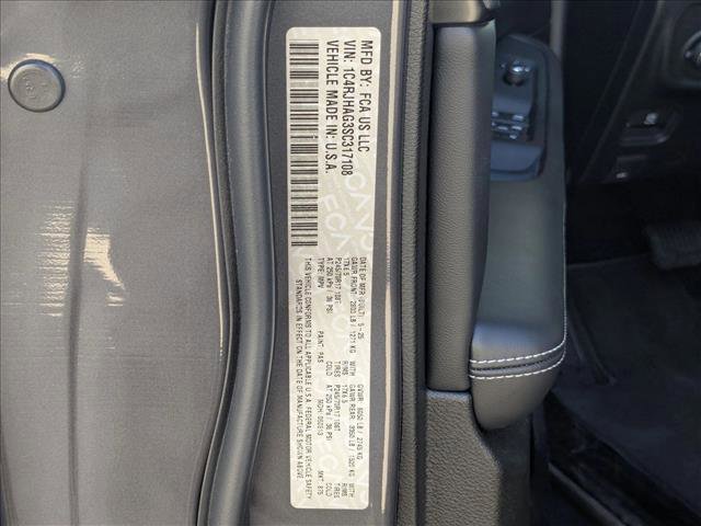 Used 2025 Jeep Grand Cherokee Laredo AWD/4WD image 23