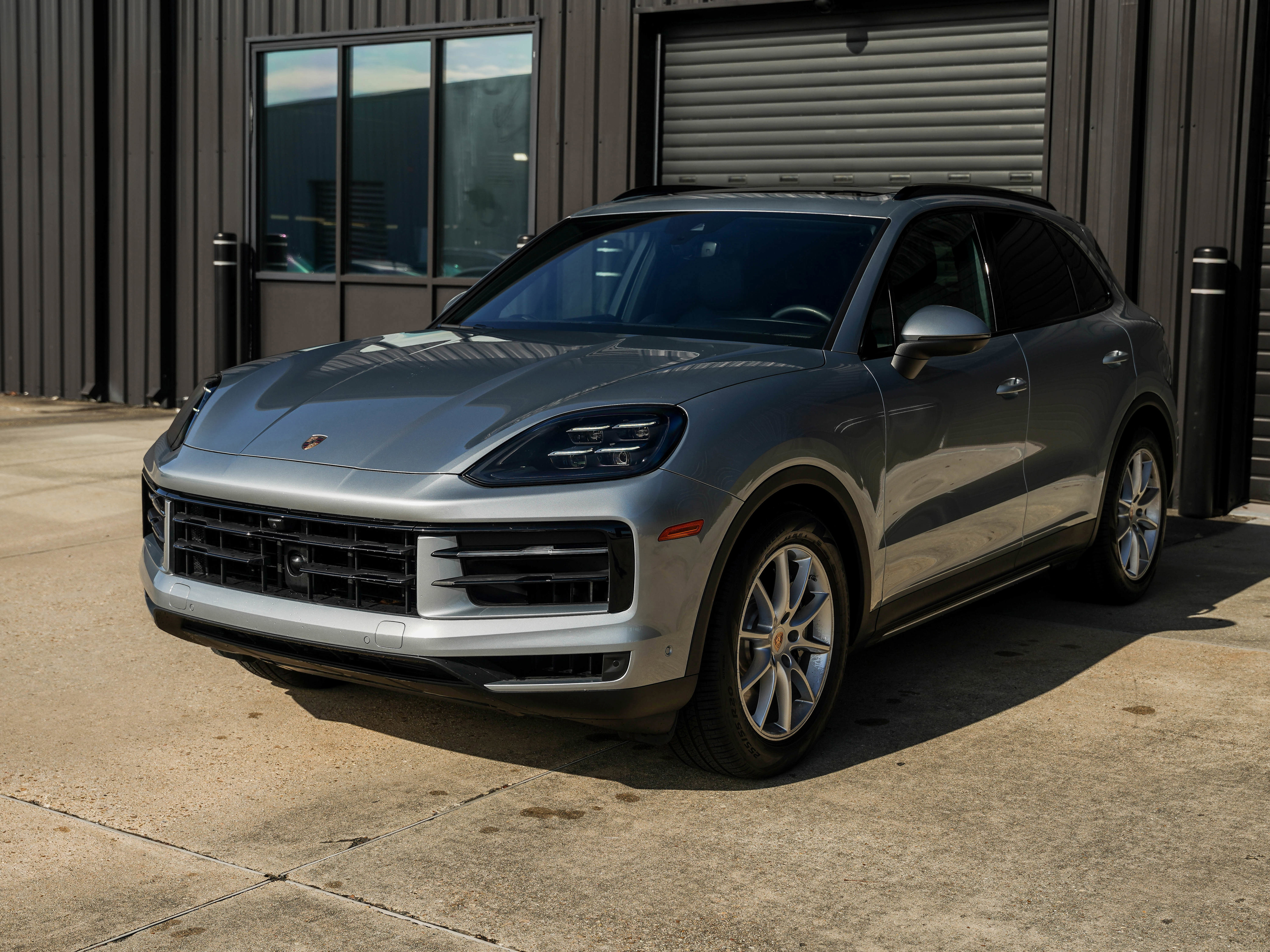 Certified 2025 Porsche Cayenne S image 8