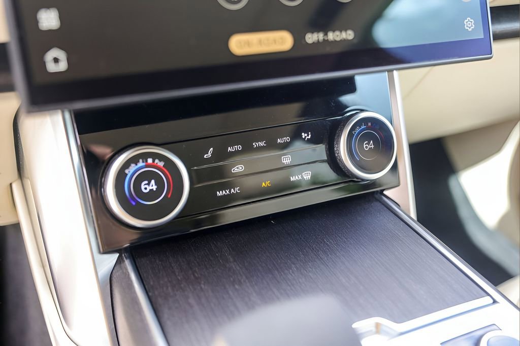 Used 2023 Land Rover Range Rover SE image 17