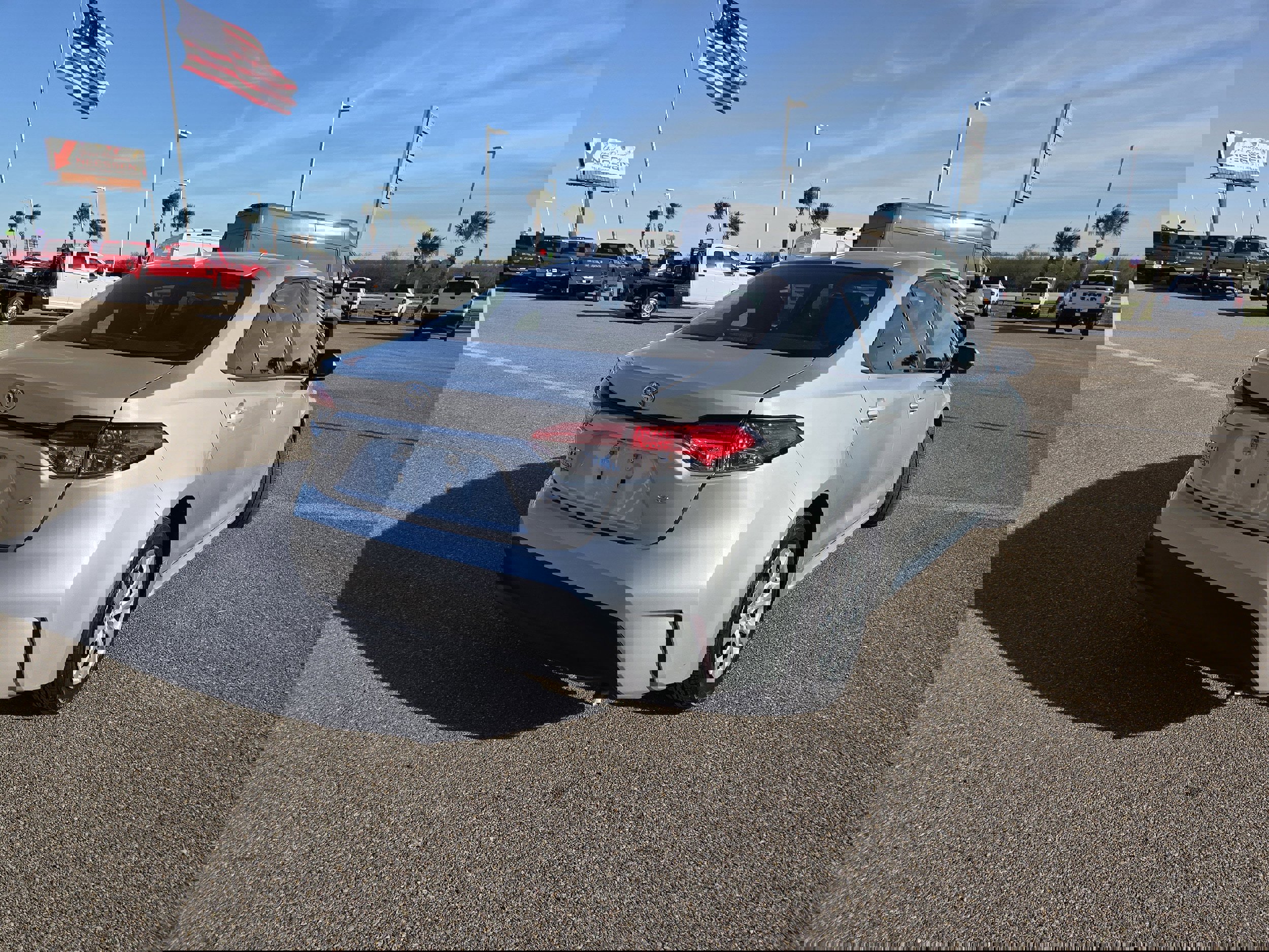 Used 2023 Toyota Corolla LE image 7