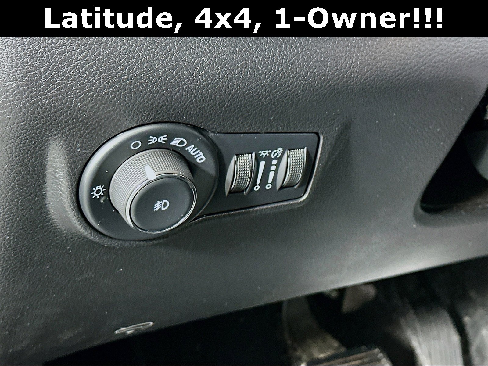 Used 2023 Jeep Compass Latitude w/ Sun and Sound Group image 11