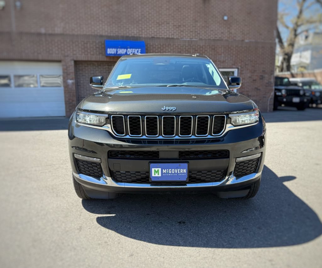 Used 2022 Jeep Grand Cherokee L Limited AWD/4WD image 2