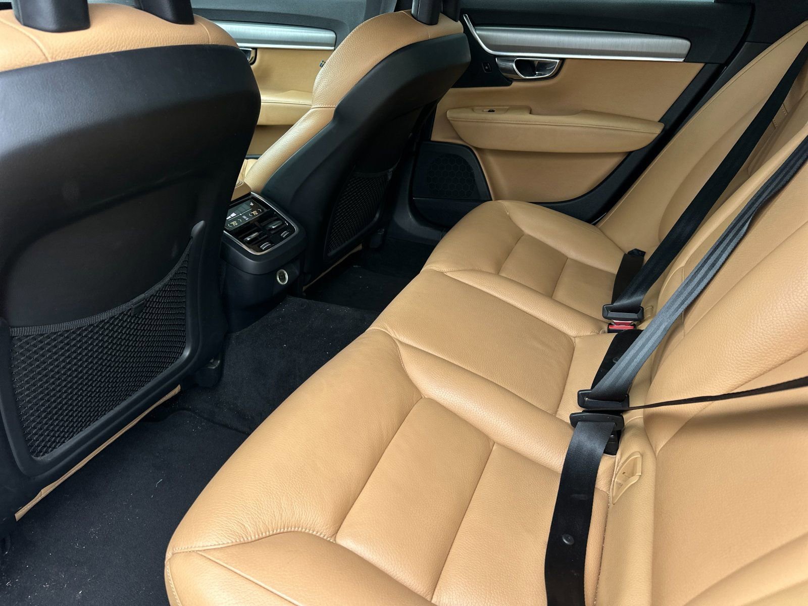 Used 2017 Volvo S90 T6 Momentum w/ Vision Package image 11