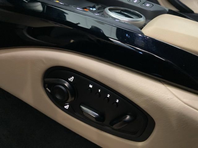 Used 2023 Aston Martin V8 Vantage Roadster image 31