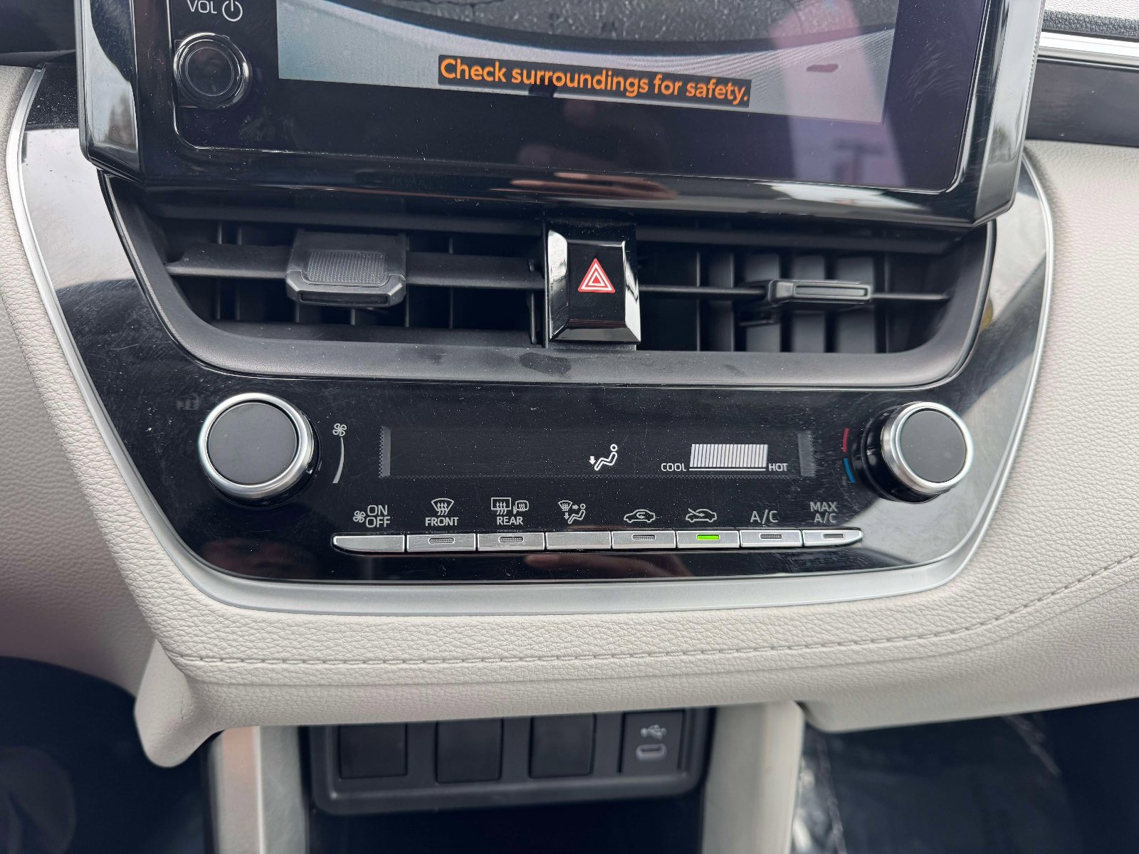 Used 2024 Toyota Corolla Cross L image 34