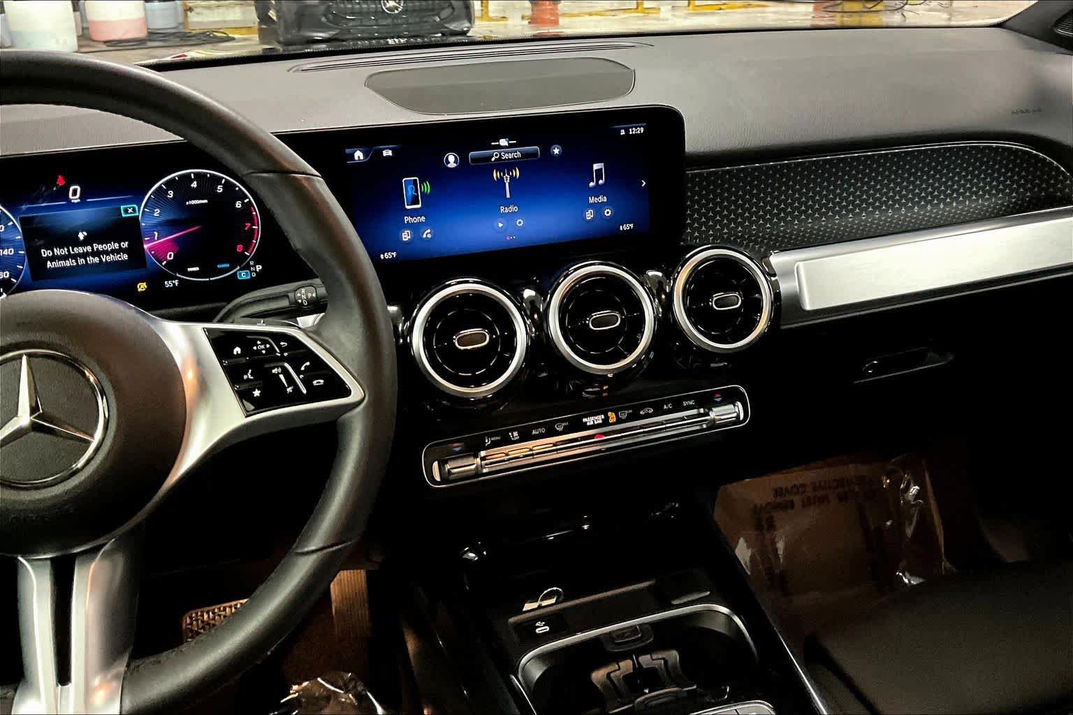 Used 2026 Mercedes-Benz GLB 250 4MATIC image 7