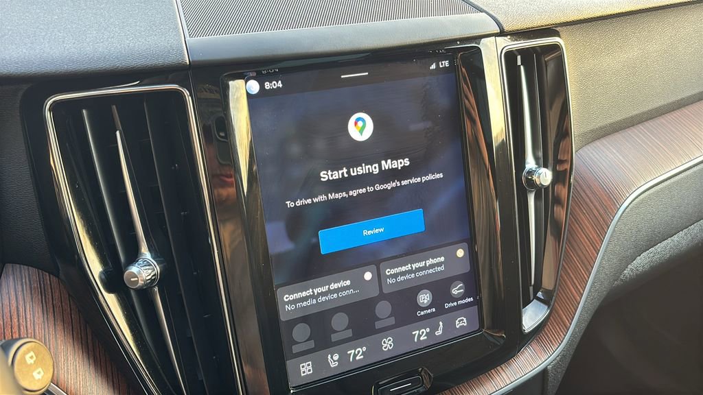 Certified 2023 Volvo XC60 B5 Plus w/ Climate Package image 17