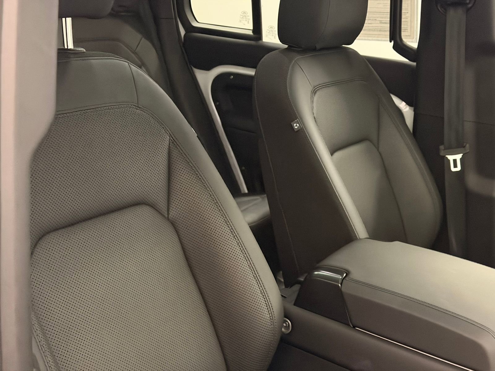 Used 2025 Land Rover Defender 110 S AWD/4WD image 10