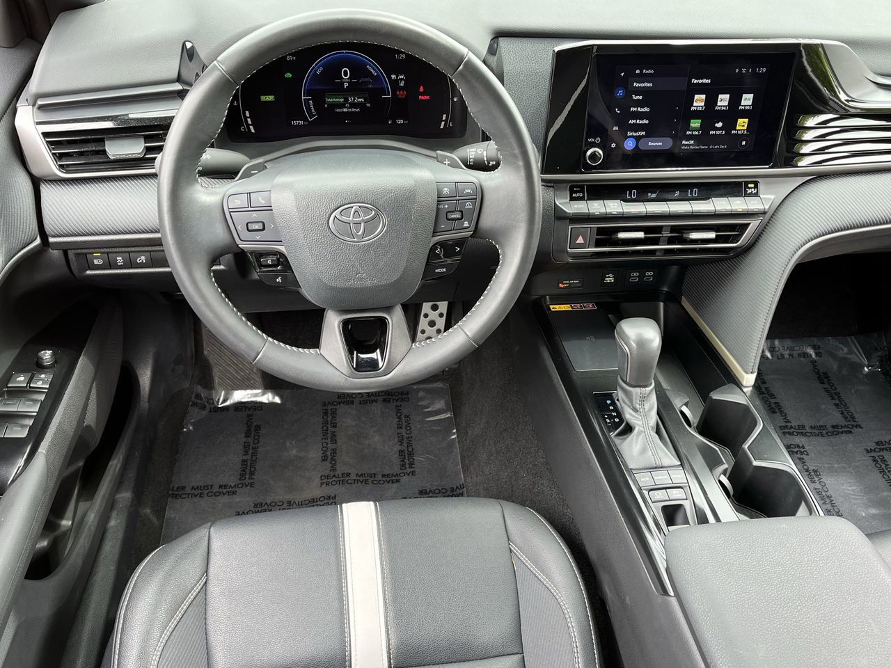 Used 2025 Toyota Camry SE w/ Convenience Package image 10