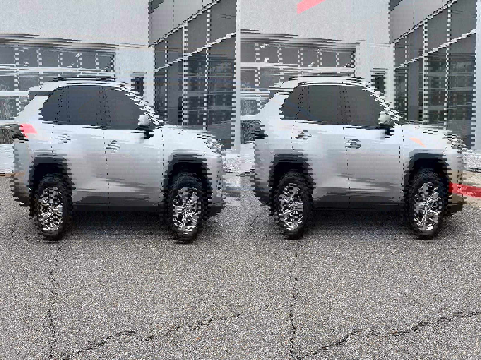 Used 2023 Toyota RAV4 XLE w/ Convenience Package image 12