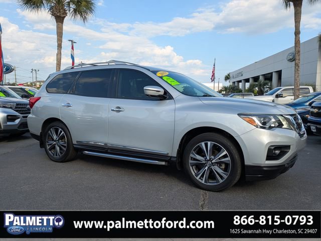 Used 2019 Nissan Pathfinder Platinum FWD image 2