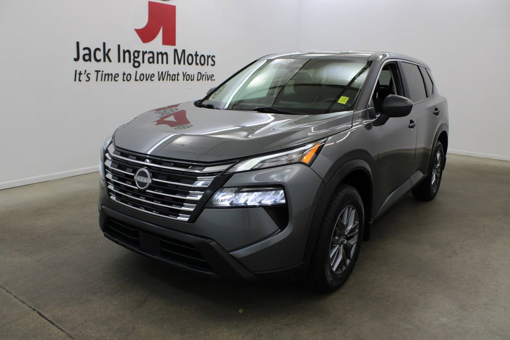 Used 2024 Nissan Rogue S image 2