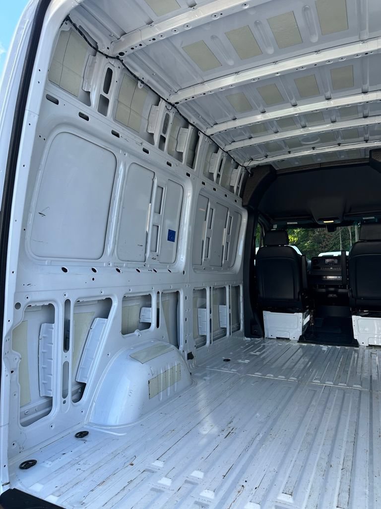 Used 2024 Mercedes-Benz Sprinter 2500 w/ Acoustic Package image 21