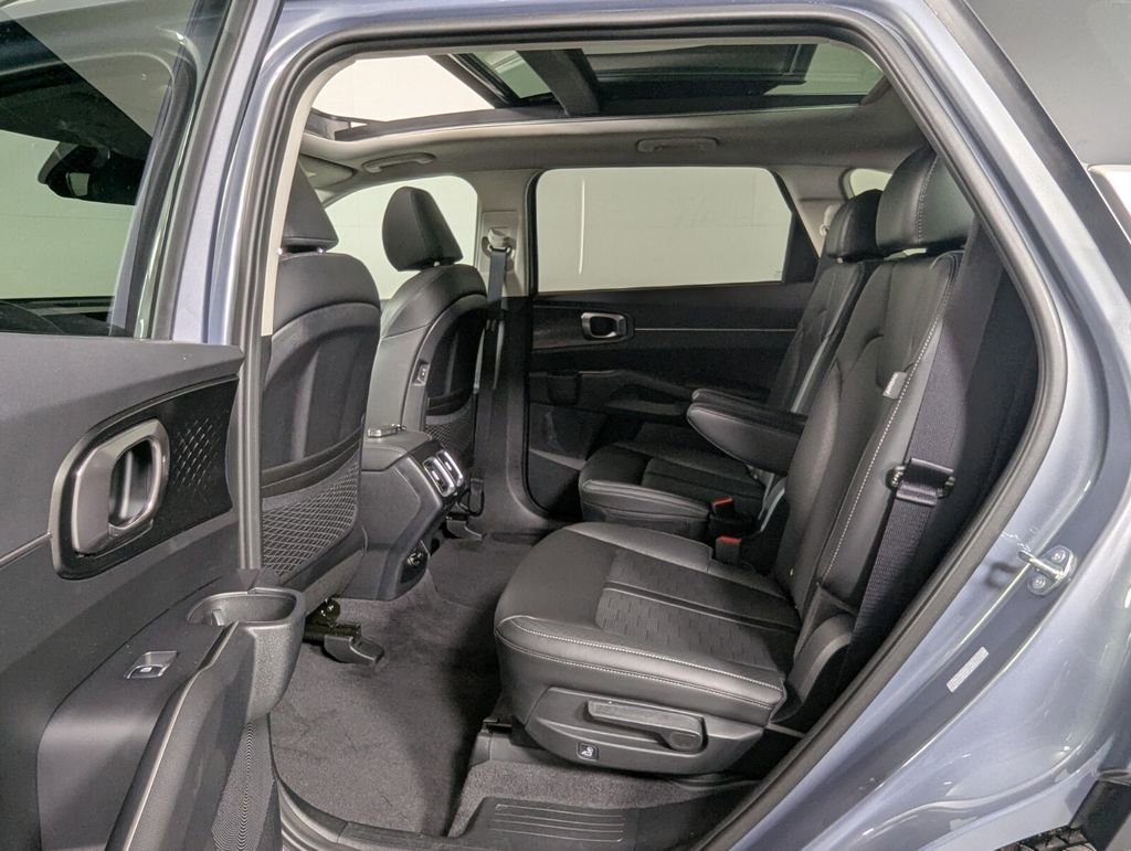 Used 2025 Kia Sorento EX w/ Panoramic Sunroof Package image 27